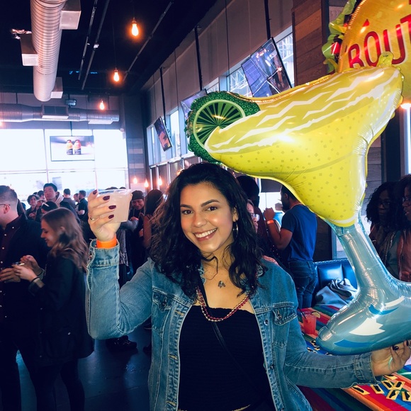 Meet your Posher, Camila - Picture 2 of 2